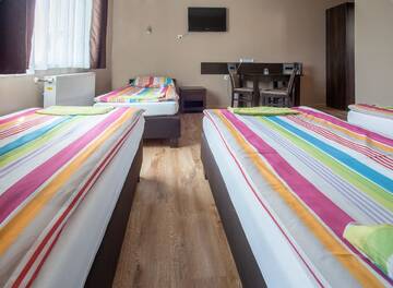 Фото номера Четырехместный номер Мотели Motel "Płomyk" г. Kunowice 2