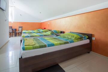Фото номера Четырехместный номер Мотели Motel "Płomyk" г. Kunowice 4